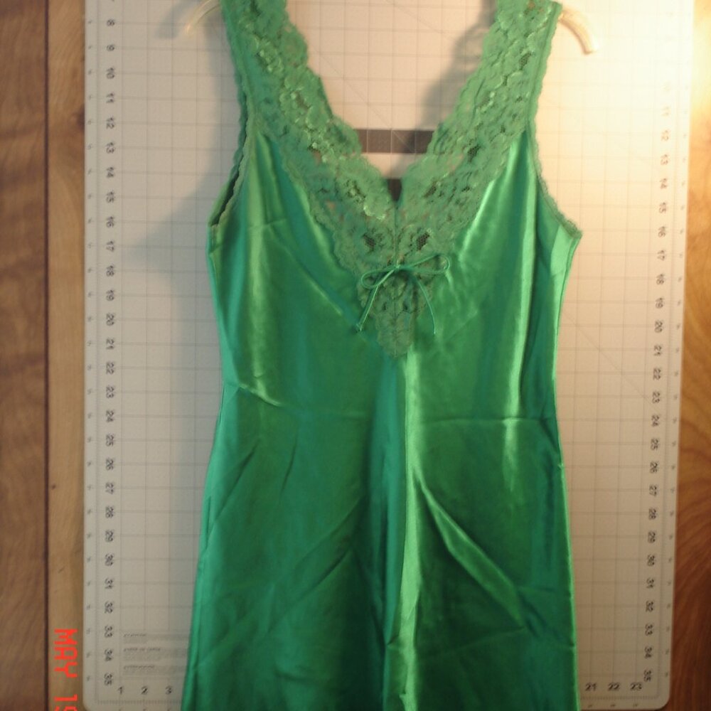 Delicates Green Lace V-Neck Knee Length Satin Nightgown Medium